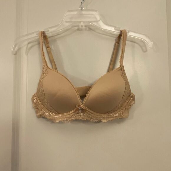 Victoria’s Secret bra, body by Victoria no wire size 34B - Picture 2 of 6